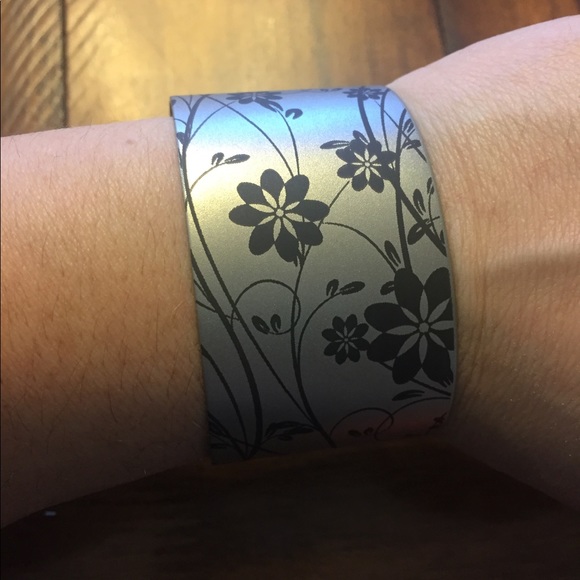 Silver cuff bracelet - Picture 3 of 3